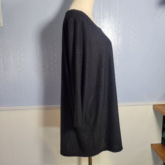 Rose + Olive 1X Classic Black Round Neck Dotted Back Button Down T-Shirt Blouse - Picture 4 of 9